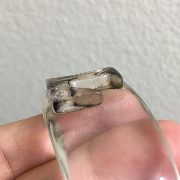 🖤Vtg clear lucite cuff bracelet with L - Picture 11 of 17